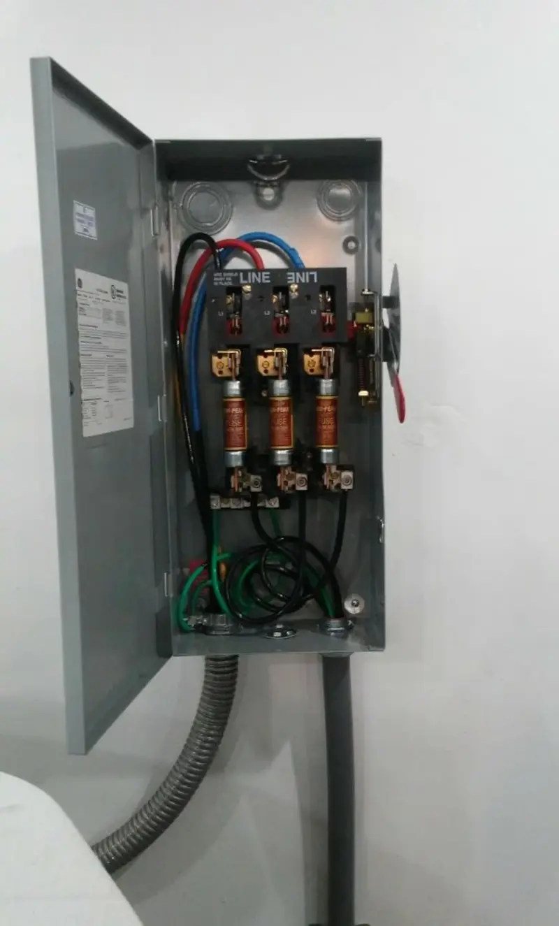 Three-phase disconnect switch installed for Smoke Detector Installation in Licking